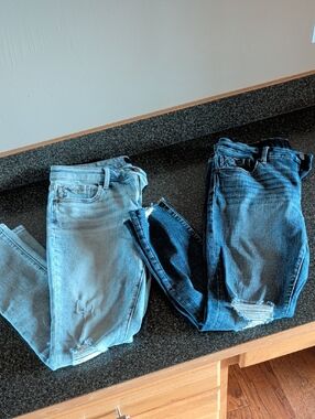 Buckle Women’s Skinny Jeans - Light Blue & Dark Blue (Pair)